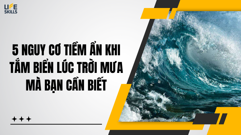 5 Nguy cơ tiềm ẩn khi tắm biển lúc trời mưa mà bạn cần biết